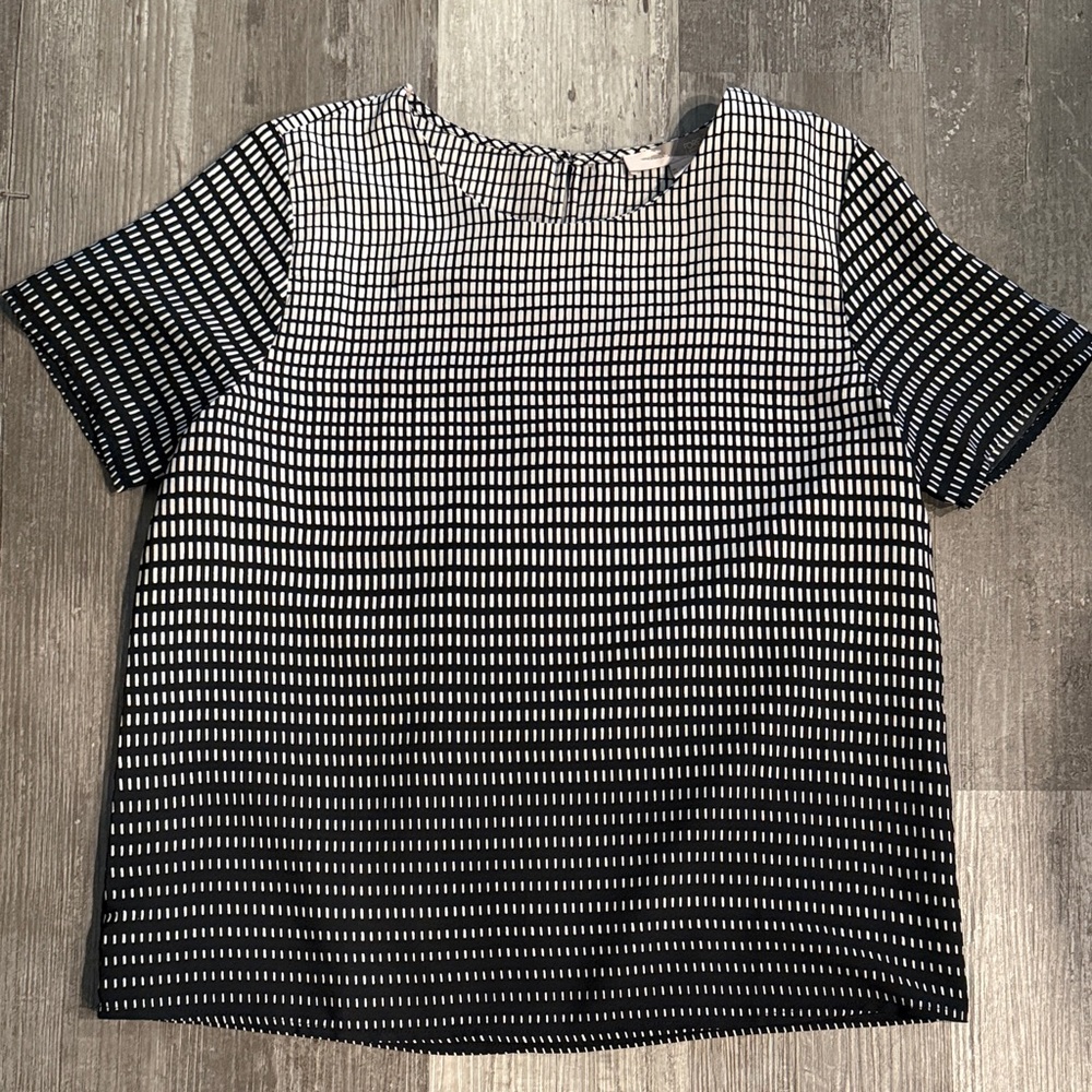 Forever 21 Black and White Short Sleeve Grid Print Top